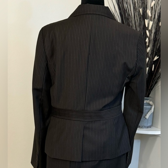 Loft Ann Taylor Professional Pinstriped Fashionista woolblend Blazer Size 6 - Picture 2 of 5